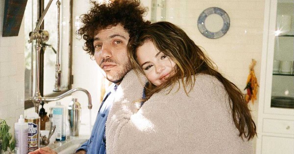 منزل فاخر جديد لسيلينا غوميز وبيني بلانكو في بيفرلي هيلز بقيمة عالية!