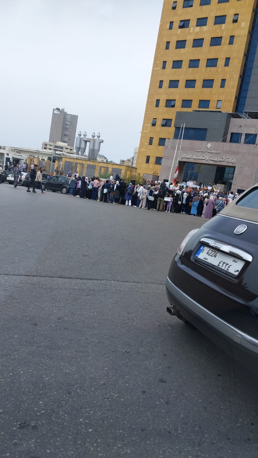 تظاهرة أمام وزارة التربية وقطع طريق الأونيسكو