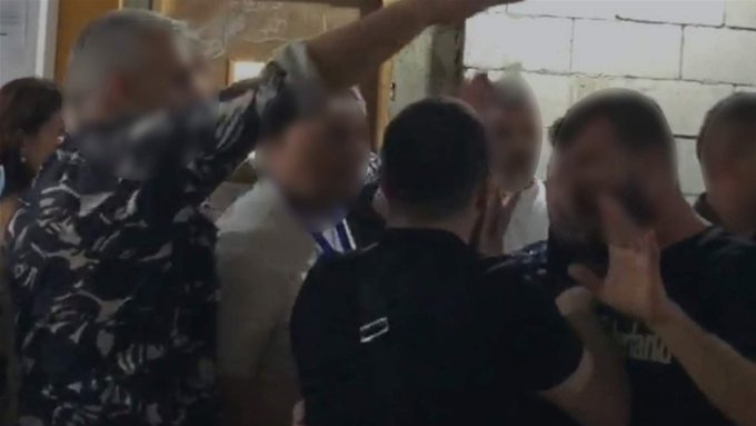 تدافع وإشكالات داخل مركز الاقتراع في مدرسة بخعون الفنية - قضاء الضنية