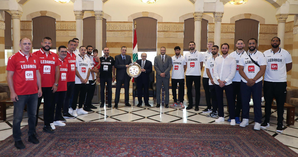 رئيس الحكومة أولم للمنتخب الوطني لكرة السلة للرجال قبل مشاركته في كأس آسيا 2025