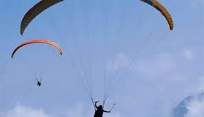 البحث عن مظلّيين سقطا إضطراريّاً في البحر قبالة جونية