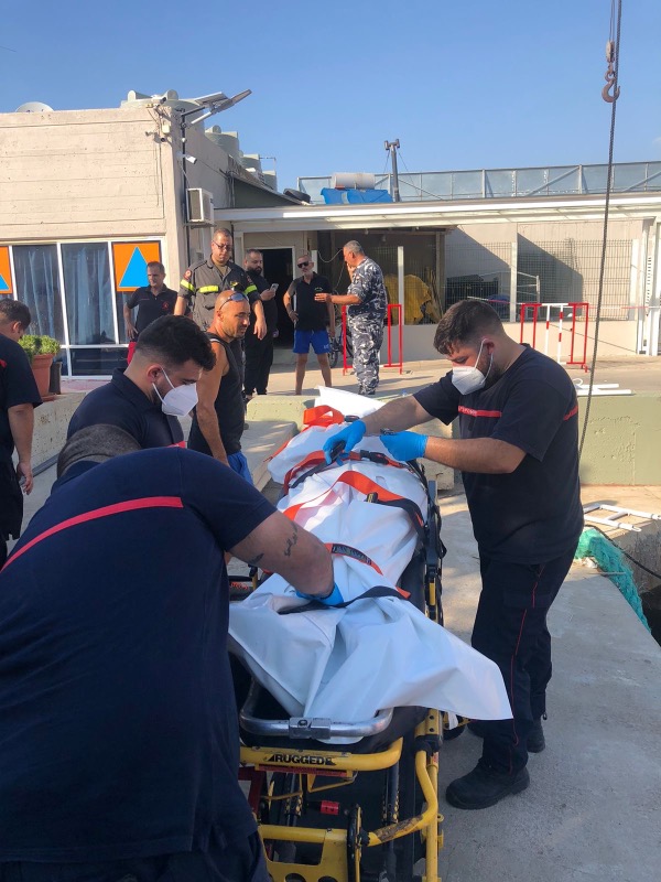 انتشال جثة مواطن إثر سقوطه من مظلة شراعية مقابل شاطئ جونية