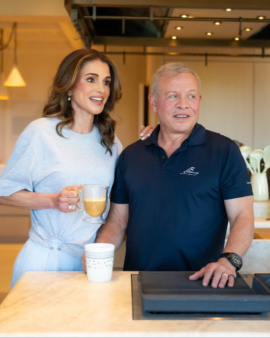 الملكة رانيا العبد الله مع مع الملك الأردني: أحلى فنجان قهوة