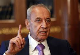 بري: من يضرب الجيش بوردة 