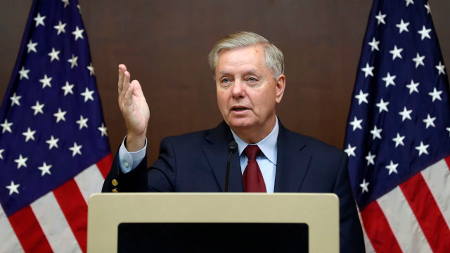 السيناتور الجمهوري ليندسي غراهام: إذا لم ينزع سلاح حزب الله سلميا فعلينا النظر بالخطة 