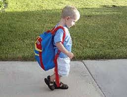 (بالفيديو) الحقيبة المدرسية 10-15% من وزن التلميذ... فلماذا حقيبة الألف طن في مدارسنا؟