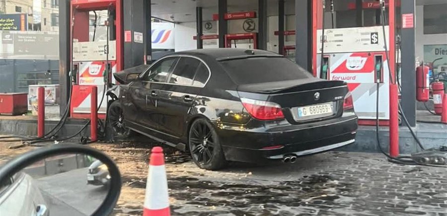 فقد السيطرة عليها فاصطدم بمحطة المحروقات في خلدة