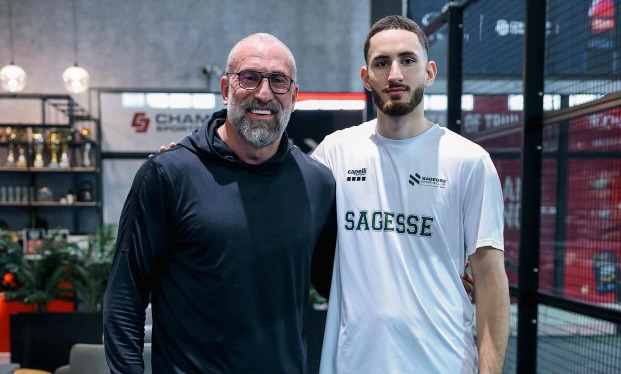 جهاد الخطيب خارج فريق الحكمة؟