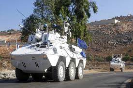 دورية لليونيفيل يعترضها شبان على طريق التفاحية-صريفا والجيش يتدخل