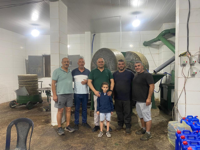 مسعد: كل حبة زيتون هي حكاية انتماء والأرض لا تخون من يحبّها وجزين باقية كزيتونها