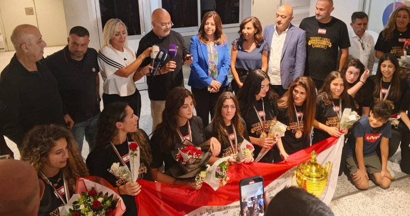 وزيرة الشباب والرياضة والنائبة قعقور استقبلتا بعثة سيدات الطائرة بطلات غرب آسيا في المطار