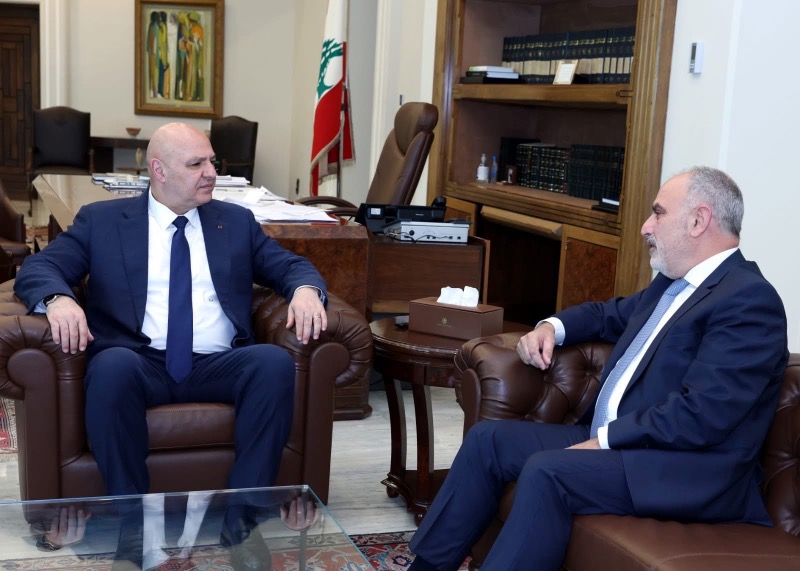 أسود عن عون: هو هو قلب و روح لوطن و دولة