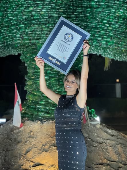 كارولين شبطيني تدخل موسوعة "غينيس" بأكبر أرزة بلاستيكية في العالم