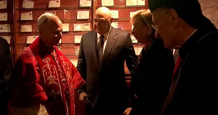 الرئيس عون واللبنانية الاولى شاركا في الزيارة الروحية الحاشدة لقداسة البابا الى ضريح القديس شربل في دير مار مارون في عنايا