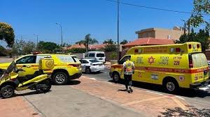 الإسعاف الإسرائيلي: 14 إصابة جراء سقوط شظايا صاروخية وسط إسرائيل