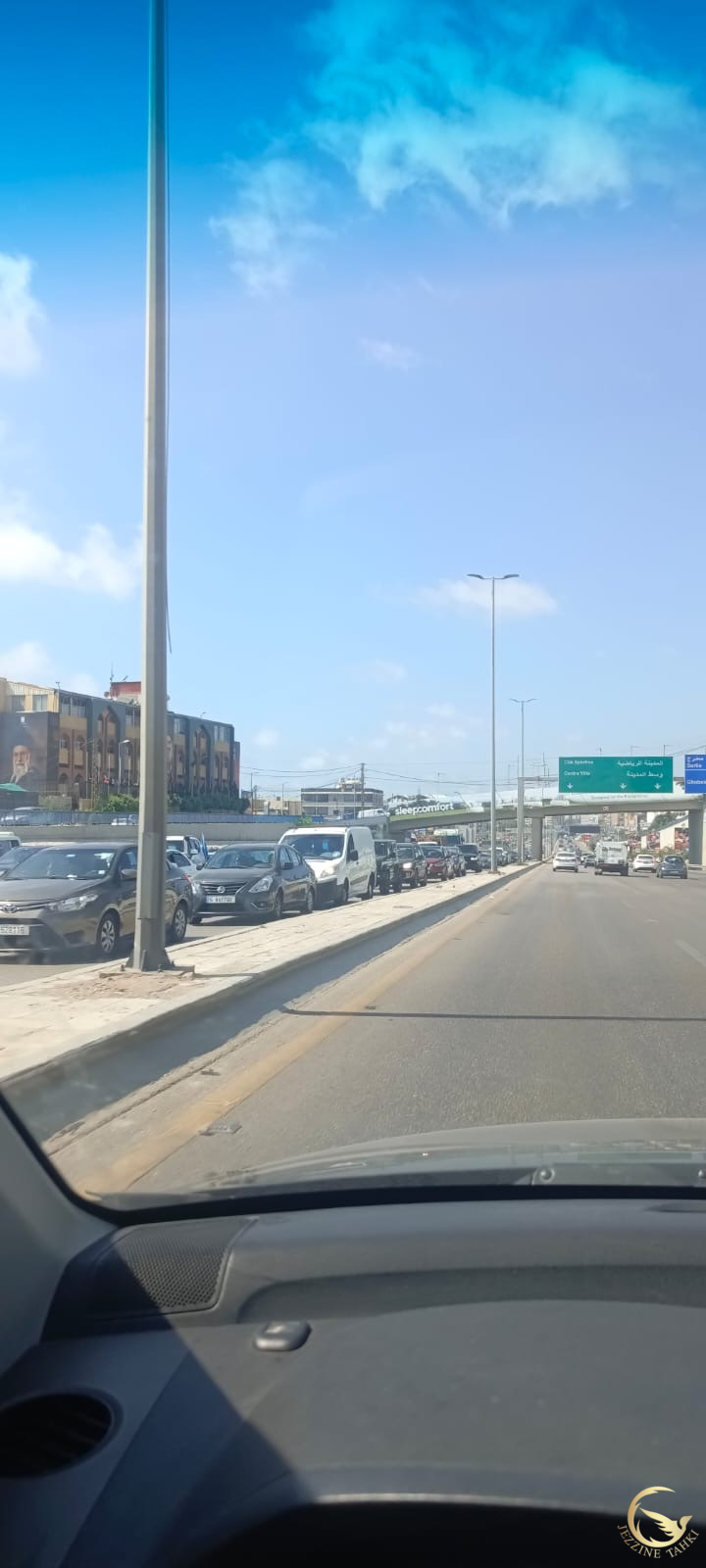 زحمة سير خانقة من الناعمة باتجاه بيروت بسبب حادث سير وتوقف السير من المدينة الرياضية باتجاه أنفاق المطار حتى خلدة بسبب تعطل شاحنة داخل النفق