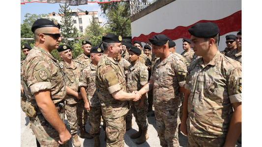 قائد الجيش تفقد وحدات عسكرية منتشرة في بيروت والمتن وعزى ذوي شهداء الجيش: الفتنة الداخلية أحد أهداف الاحتلال ويجب مواجهتها