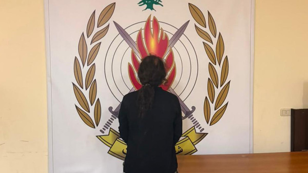 قوى الأمن: توقيف شخص أرهب مواطنين واعتدى بالضرب عليهم ودخل منازلهم عنوةً وتسبّب في إجهاض حامل