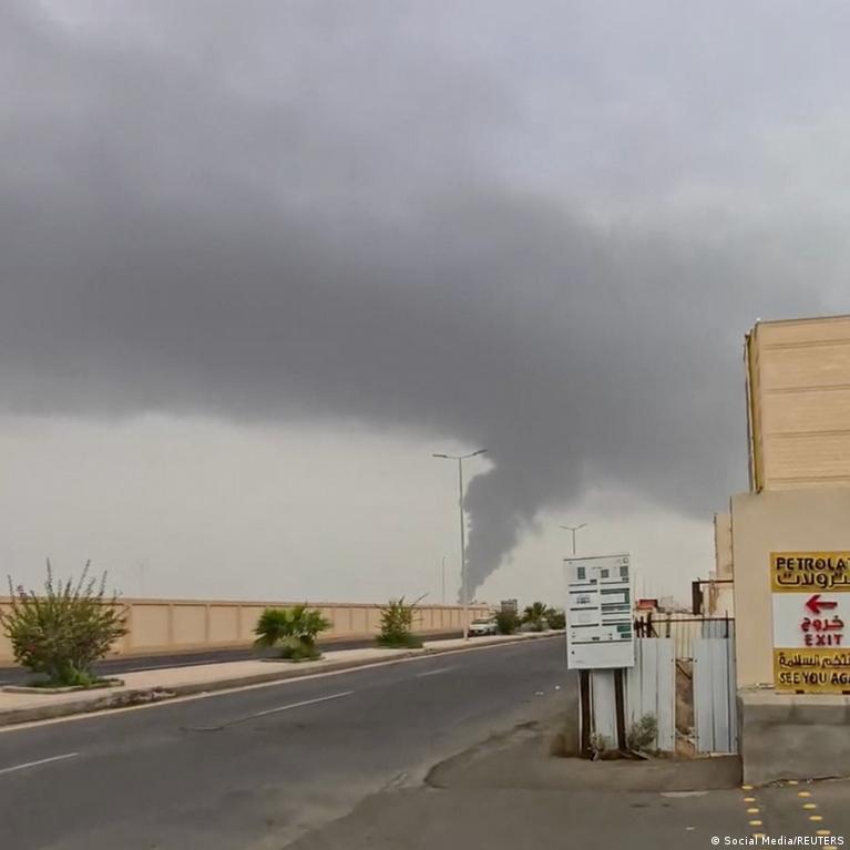 الحوثيون يعلنون استهداف منشأة لأرامكو في الرياض