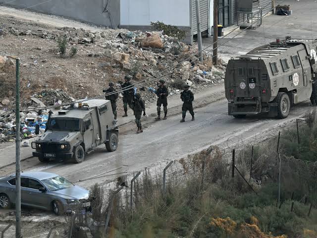 تفاصيل العملية العسكرية الإسرائيلية الواسعة في الضفة الغربية بعد هجوم قرب الخليل
