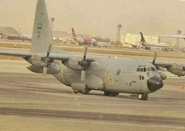 طائرة عسكرية سعودية تهبط في مطار مهرآباد في طهران