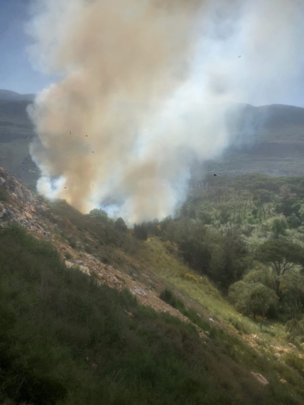 حريق كبير في بنواتي والدفاع المدني يعمل على إخماده