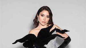 #سارة_أبي_كنعان: عيد ميلاد مجيد منّا إلى عائلتكم