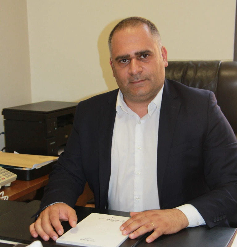 اتصل برئيسي بلديتي أنان وكفرحتى مطمئنا إلى سلامة الأهالي... مسعد: للتكاتف والتضامن الوطني فالوحدة تبقى الأساس