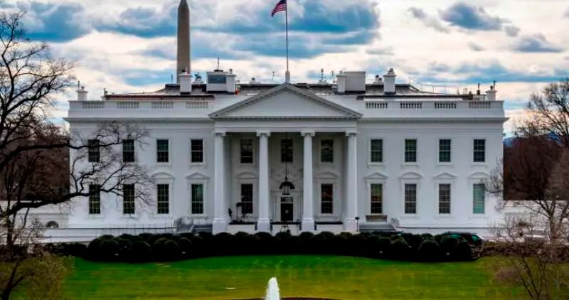 البيت الأبيض: الناقلة التي احتجزت في شمال الأطلسي اعتبرت من دون جنسية