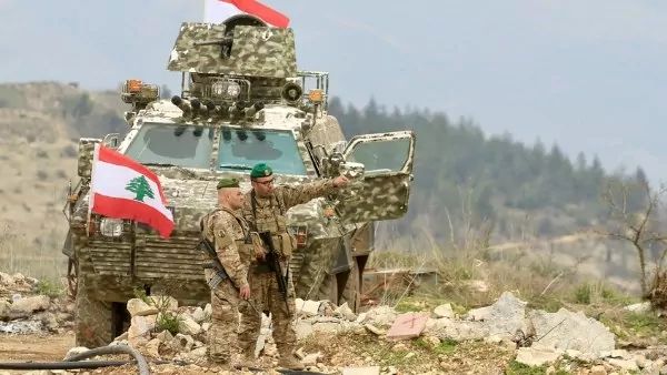 دبابة إسرائيلية تستهدف قوة من الجيش خلال مهمة مشتركة مع "اليونيفيل"