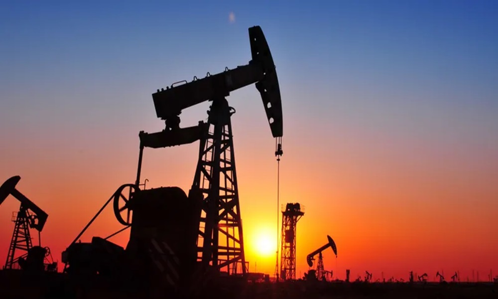 النفط يستقر وسط توترات مضيق هرمز بين واشنطن وطهران