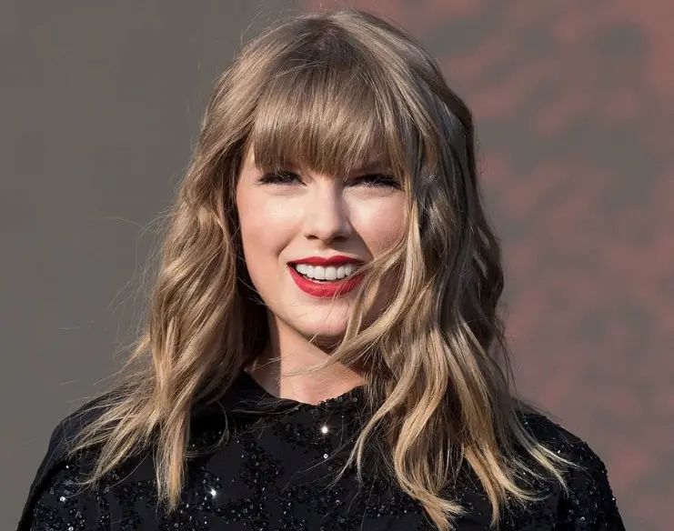 تايلور سويفت الأولى عالمياً في مبيعات الموسيقى