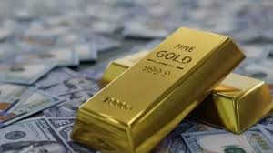 الذهب يتراجع مع صعود الدولار قبيل تقرير التضخم الأميركي