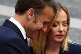 بعدما قال لها ماكرون "اهتمي بشؤونك"... ميلوني توضّح