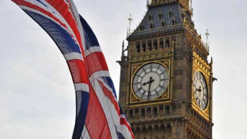 بريطانيا تحذر من أخطار كبيرة وتنقل موظفين من تل أبيب