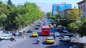 مسؤول إيراني: استهداف عدة وزارات في جنوب طهران