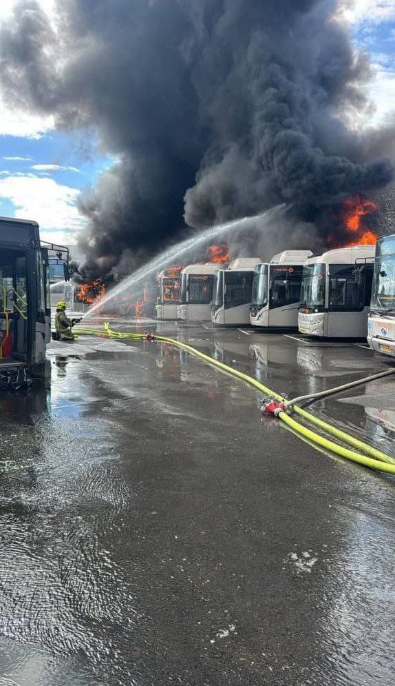 سقوط صاروخ باليستي إيراني في منطقة حولون في تل أبيب