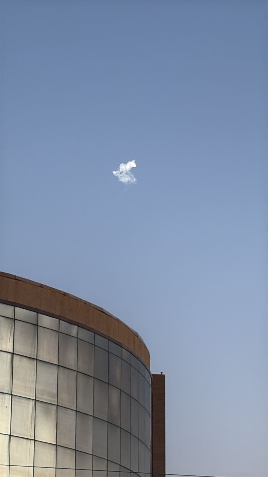 يسمع في هذه الأثناء دوي صوريخ اعتراضية فوق البقاع