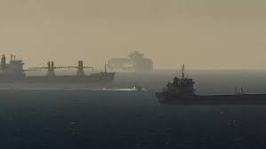 وسائل إعلام إسرائيلية: بلاغ عن إصابة سفينة في "أشدود"