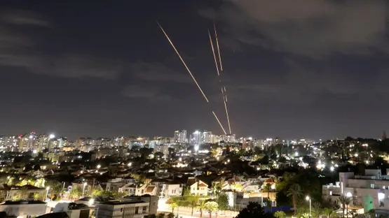 وكالة فارس عن مصادر مقربة من مكتب خامنئي: استشهاد ابنة خامنئي وصهره وحفيدته وزوجة ابنه