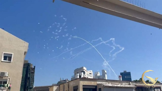 ‏اعتراض صواريخ إيرانية في أجواء تل أبيب وحيفا