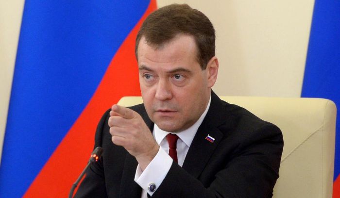 مدفيديف: اغتيال خامنئي انتهاك لجميع أعراف ومبادئ القانون الدولي