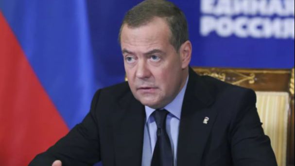 مدفيديف: الحرب العالمية الثالثة قد تبدأ في أي لحظة إذا واصل ترامب سياسته المجنونة