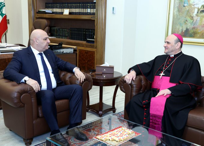 عون طلب من السفير البابوي تدخل الكرسي الرسولي لوقف الاعتداءات والتوغل