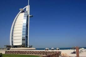 المكتب الإعلامي لحكومة دبي: الجهات المختصة أخمدت حريقاً محدوداً في محيط القنصلية الأميركية إثر استهداف بمسيّرة