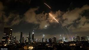الجيش الإسرائيلي: نعمل على اعتراض رشقة صاروخية من إيران