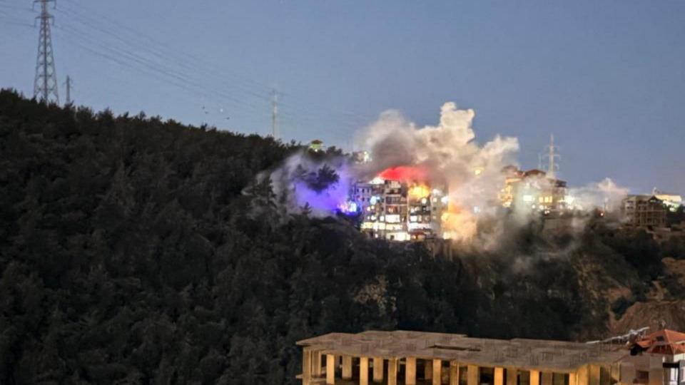 أنباء عن أنّ المستهدف في الغارة على مبنى في عرمون قيادي في 