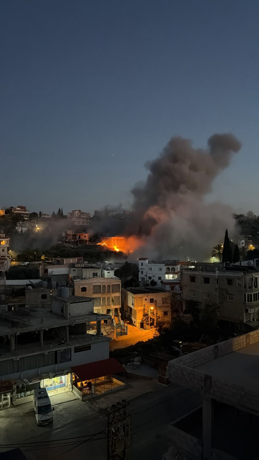 قصف مدفعي على يارون وغارة على الخرايب