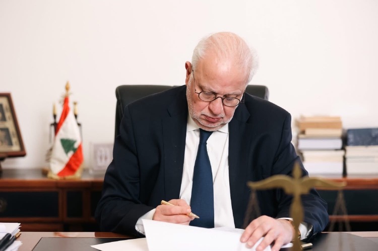 ​الجديد: وزير العدل عادل نصار أحال القاضي المدني المنتدب في المحكمة العسكرية عباس جحا إلى القضاء للتحقيق معه على خلفية اخلاء سبيل 3 عناصر من 