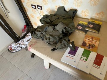 تواصل الفرقتين 91 و36 من الجيش الاسرائيلي العمل في جنوب لبنان ومساء رصدنا خلية لحزب الله فاستهدفناها كما عثرنا على كميات كبيرة من الوسائل القتالية